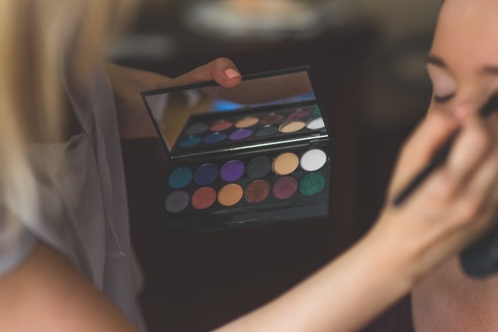 makeup-791303_1920